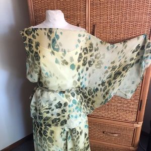 One arm beauty. Apple & avocado green animal print.
One arm blouse & pant